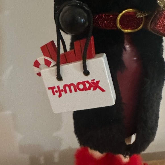 New Tjmaxx Nutcracker Shopping Girl Christmas Figurine - Picture 3 of 7